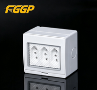 Prise murale industrielle extérieure en plastique IP55 étanche avec ports USB-A et USB-C 250V 13A auto-mise à la terre CE GCC/G/Q