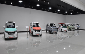 Aonew-motocicleta de 4 <span class=keywords><strong>ruedas</strong></span> completamente cerrada, Mini coche eléctrico de carga, cierre frontal, <span class=keywords><strong>3</strong></span> puntos traseros, 2 puntos, cinturón de seguridad Eec - Product Image 5