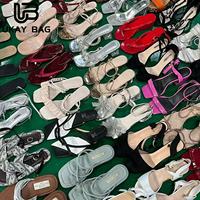 Sandales d'été d'occasion pour femmes S14 – Vente en gros de chaussures usagées, lots mixtes de sandales plates pour dames