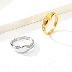 Anillo en Forma de Corazón de Acero Dorado, Unisex, para Uso Diario, Joyería de Moda K-R770 - Product Image 2