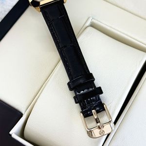 New stylish and compact quartz women's watch with rhinestone <b>square</b> strap and water-resistant feature for girls' wrists - Product Image 5
