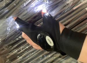 Linterna manos libres para exteriores, linterna de carga USB, guantes LED intermitentes con luces Led para trabajo nocturno - Product Image 6