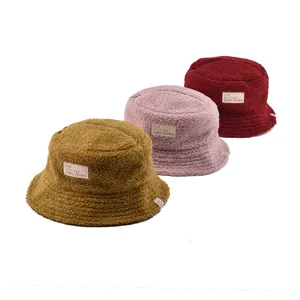 도매 사용자 정의 새로운 동향 겨울 따뜻한 양고기 양모 패션 여성 모피 야외 어부 모자 일반 퍼지 버킷 모자
