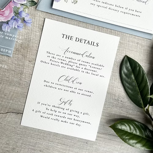 Invitación de Boda Acrílica con Impresión UV de Flores de Jardín en Colores Pastel, Elegante y de Lujo - Product Image 3