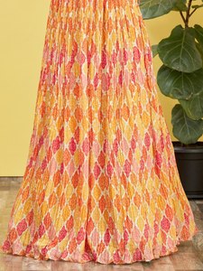 Charme jaune brodé travail Chinon fiançailles Lehenga Choli vêtements indiens et pakistanais - Product Image 3