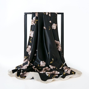 Sciarpa <span class=keywords><strong>Bandana</strong></span> in Seta <span class=keywords><strong>Rossa</strong></span> a Pied-de-Poule alla Moda con Logo Personalizzato per Abbigliamento Estivo da <span class=keywords><strong>Donna</strong></span> - Product Image 3