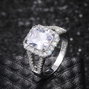 Anello Nuziale Classico Quadrato per Donne, Elegante Gioiello da Dito alla Moda - Product Image 1