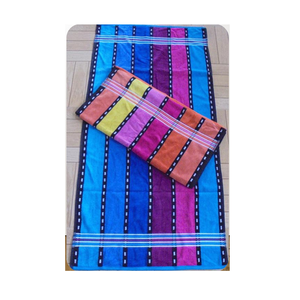 Toallas de rizo a rayas ecológicas, hechas de 100% algodón e hilo reciclado para una sensación suave y un rendimiento de secado confiable. - Product Image 1