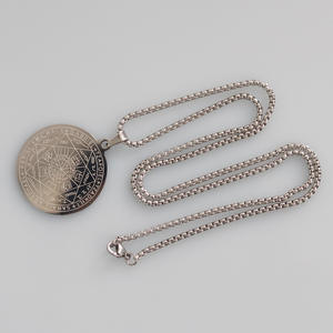 पुरुषों की स्टेनलेस स्टील क्रॉस लिंक चेन हार उज्ज्वल पॉलिश सोने की लुभावनी उत्कीर्ण विचक्राफ्त - Product Image 6