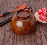 Ensemble de saladiers ronds en bois d'acacia naturel pour servir les aliments lors de vos excursions en camping