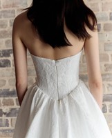 Robe de mariée élégante MMO804 avec taille basque, col bateau et dentelle – Robes de mariée pour mariage