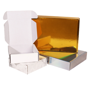 Boîte en carton ondulé blanc avec bordure dorée pour l'e-commerce, vêtements, vin, animaux de compagnie, avec fenêtre, gaufrage, écologique, biodégradable - Product Image 2