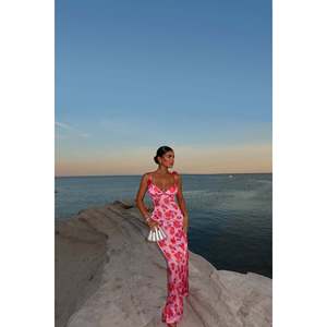 Vestido de Noche Rosa Margot con Estampado Floral - Product Image 1
