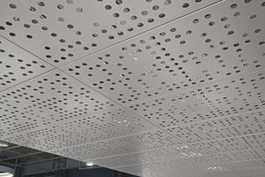 <span class=keywords><strong>Grille</strong></span> de plafond suspendu <span class=keywords><strong>perforée</strong></span> en aluminium et <span class=keywords><strong>acier</strong></span> pour usage commercial - Product Image 2