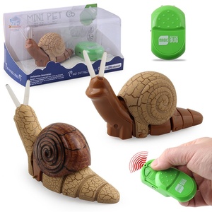 Jouet escargot télécommandé infrarouge avec lumière LED, animal électronique réaliste, modèle d'insecte fantaisie pour farces et éducation - Product Image 1