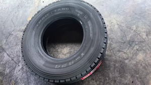 ยางรถบรรทุกหนักใหม่ 13R22.5 แบบเรเดียล พร้อมยางใน ทนทานต่อการบรรทุกหนัก ขายส่ง - Product Image 3