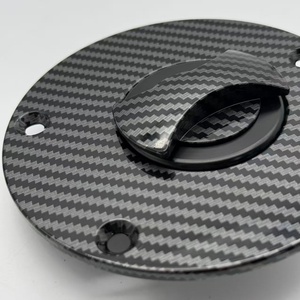 Couvre-réservoir d'essence avant en alliage d'aluminium CNC sans clé pour moto, impression hydrographique, pour trois trous de fixation à vis - Product Image 4