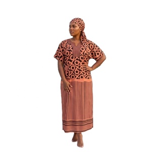 Pronta Consegna: Abito Lungo da Donna Stile Europeo e Americano, Nuova Collezione Autunno 2025, Moda Africana con Motivi Geometrici, Scollo a V, Maniche Corte, Vestibilità Ampia - Product Image 1