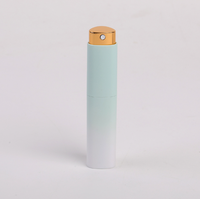Atomiseur de parfum triangulaire de 10 ml avec logo personnalisé, couleur macaron, flacon en verre rechargeable, mini vaporisateur portable, vente en gros