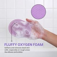 Gant de Bain Exfoliant Double Face OEM à Marque Privée avec Mousse Oxygénée pour une Peau Lisse et Soin des Jambes de Fraise