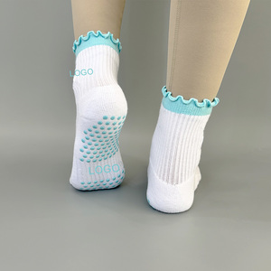 Mùa Thu Thời Trang Tùy Chỉnh Thêu Biểu Tượng Pilates Vớ Thể Thao Không-Trượt Phòng Tập Thể Dục Công Nghệ Giữa Crew Pilates Vớ - Product Image 2
