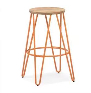 Cadre métallique décoratif ergonomique avec tabouret de bar et de pub en bois Expérience d'assise parfaite avec tabouret contemporain à hauteur de comptoir - Product Image 1