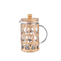 Accessoires de décoration de table enveloppés de couleur naturelle porte-gobelet à eau en verre ensemble de carafe en osier