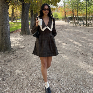 Vestido corto de encaje para mujer, con cuello Peter Pan, manga larga, línea A, cintura ajustada, estilo vintage. - Product Image 3