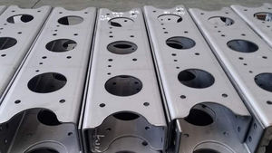 Bumper Depan Baru Bersertifikasi ISO 9001 Hailong 4x4/Aksesoris Truk Pelindung Grille Baja Dingin - Product Image 5