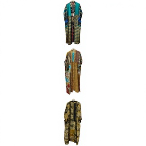 Bata de Invierno Kimono de Seda 100% Hecha a Mano en India, Cuello en V, Cierre con Cordón, Larga, Mangas Largas, Suave, Estilo Vintage, para Playa o Fiesta - Product Image 1