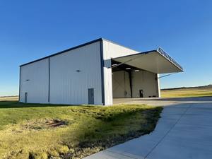 Hangar Prefabbricato in Acciaio Moderno e Capiente per il Parcheggio dei Vostri Aerei - Product Image 2