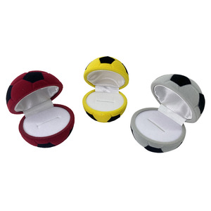 Approvisionnement suffisant en articles : Coffret à bijoux style football, petite boîte à bijoux, plusieurs couleurs disponibles, boîte à bijoux en velours - Product Image 2