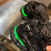 Chaussures de course pour femme de haute qualité, baskets LED à lacets, baskets de mode décontractées pour homme avec lumières, chaussures de marche