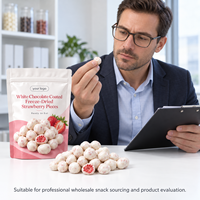 HALAL Groothandel Witte Chocolade Bedekte Gedroogde Aardbeienstukjes Gum Arabica Klaar om te eten Snack 6kg/doos voor Detailhandel