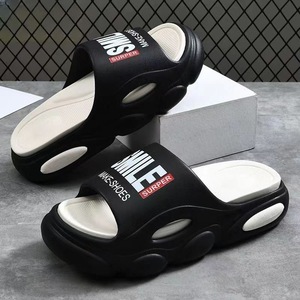 Futuro scivoli in schiuma con audaci Sole sportivi - Product Image 1