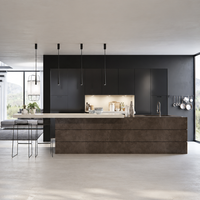 Ensemble de meubles de cuisine sur mesure avec îlot, table à manger, garde-manger pleine hauteur, armoires de cuisine modulaires de luxe