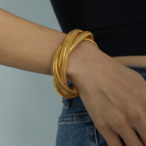 Pulsera de Cuatro Capas Estilo Europeo y Americano, Chapada en Oro de 18K, Unisex, Elástica, Diseño Minimalista de Lujo - Product Image 4