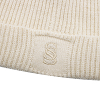 Bonnet en tricot côtelé blanc crème pour femme avec logo brodé, doux et chaud, idéal pour l'hiver et le quotidien