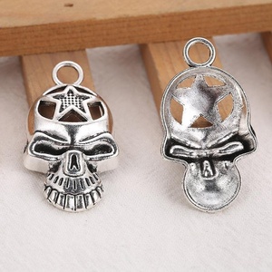 Colgante de calavera con recorte de estrella 3D de aleación de zinc en bronce plateado antiguo para detalles de chalecos de motociclista - Product Image 2