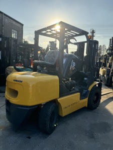 Chariot élévateur d'occasion KOMATSU FD30T-17 FD50T 3 tonnes, d'origine japonaise, avec déplaceur latéral, à vendre - Product Image 3