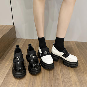 Chaussures de bottines <span class=keywords><strong>Mary</strong></span> Jane à plateforme haute et bout carré, bottines à enfiler de style britannique, bottes classiques à plateforme haute avec peluche chaude - Product Image 6