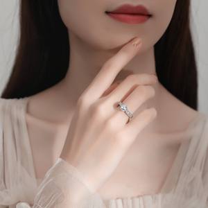 シックスプロングD Moissaniteレディースリング - Product Image 5