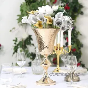 Vases et pots de fleurs en métal doré Centres de table et décorations de mariage élégants pour votre événement Aménagement de la route des fleurs