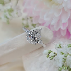 Bague de fiançailles en forme de poire micropavée de 3carats avec diamants Hidden Halo 14K White - Product Image 5