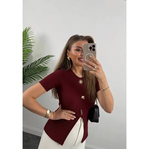 Blusa de Punto Asimétrica Elegante para Mujer con Accesorio Solar, Manga Corta, Ajuste Elástico, Estilo Diario - Product Image 1
