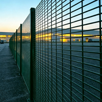 Clôture de sécurité anti-escalade 358 en acier galvanisé, étanche et antirouille, fabriquée en Chine, pour la sécurité des aéroports et des prisons, sur mesure