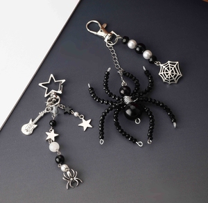 Personalización realista detallada Cadena <span class=keywords><strong>de</strong></span> cuentas adornado araña Horror colección plata <span class=keywords><strong>telaraña</strong></span> columpio lindo llaveros bolsa encantos - Product Image 5