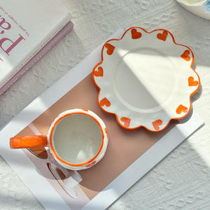 Juego de Taza y Platillo de Cerámica Creativa Hecha a Mano, Juego de Tazas Pintadas a Mano con Forma Irregular - Product Image 3