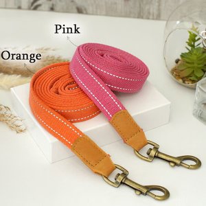 신제품 <span class=keywords><strong>2026</strong></span> 맞춤형 6.5피트 소프트 헤비듀티 반사견 훈련용 리드 내구성 있는 나일론 ID 가죽 태그 포함 야간 안전 코튼 웨빙 - Product Image 4