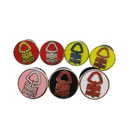 Badges personnalisés en métal avec logo en relief, émail dur, pour le football